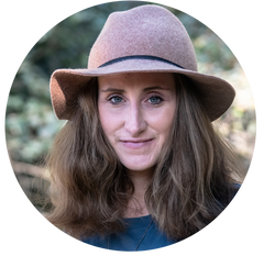 Woman wearing a brown hat with a blurred natural background